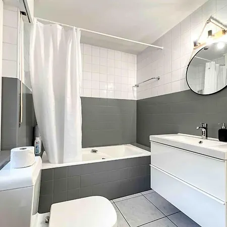 Primeroses I 43m2 I Balcony I Near The Centre 9 Min 아파트