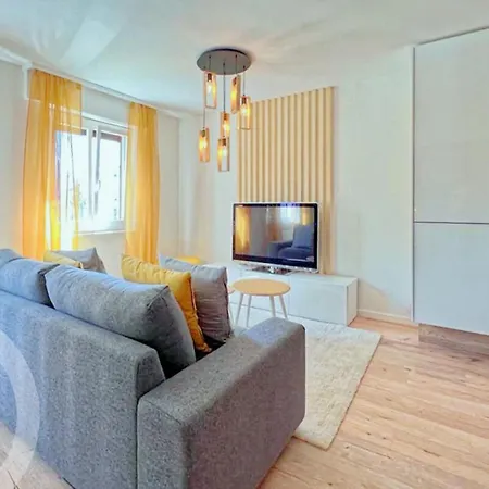 Primeroses I 43m2 I Balcony I Near The Centre 9 Min