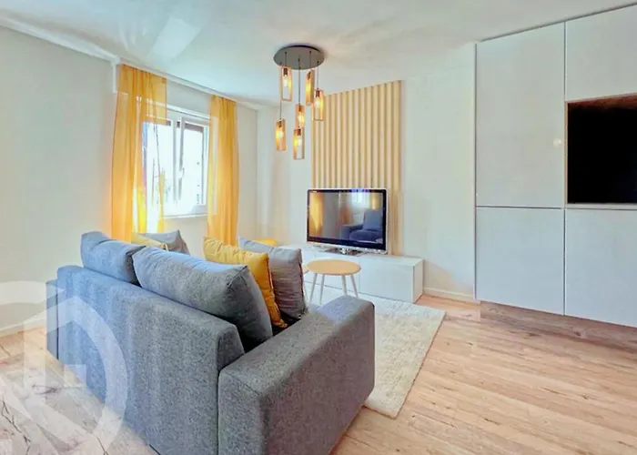 Primeroses I 43m2 I Balcony I Near The Centre 9 Min