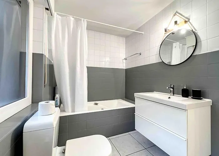 Primeroses I 43m2 I Balcony I Near The Centre 9 Min דירה