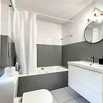 Primeroses I 43m2 I Balcony I Near The Centre 9 Min Apartment